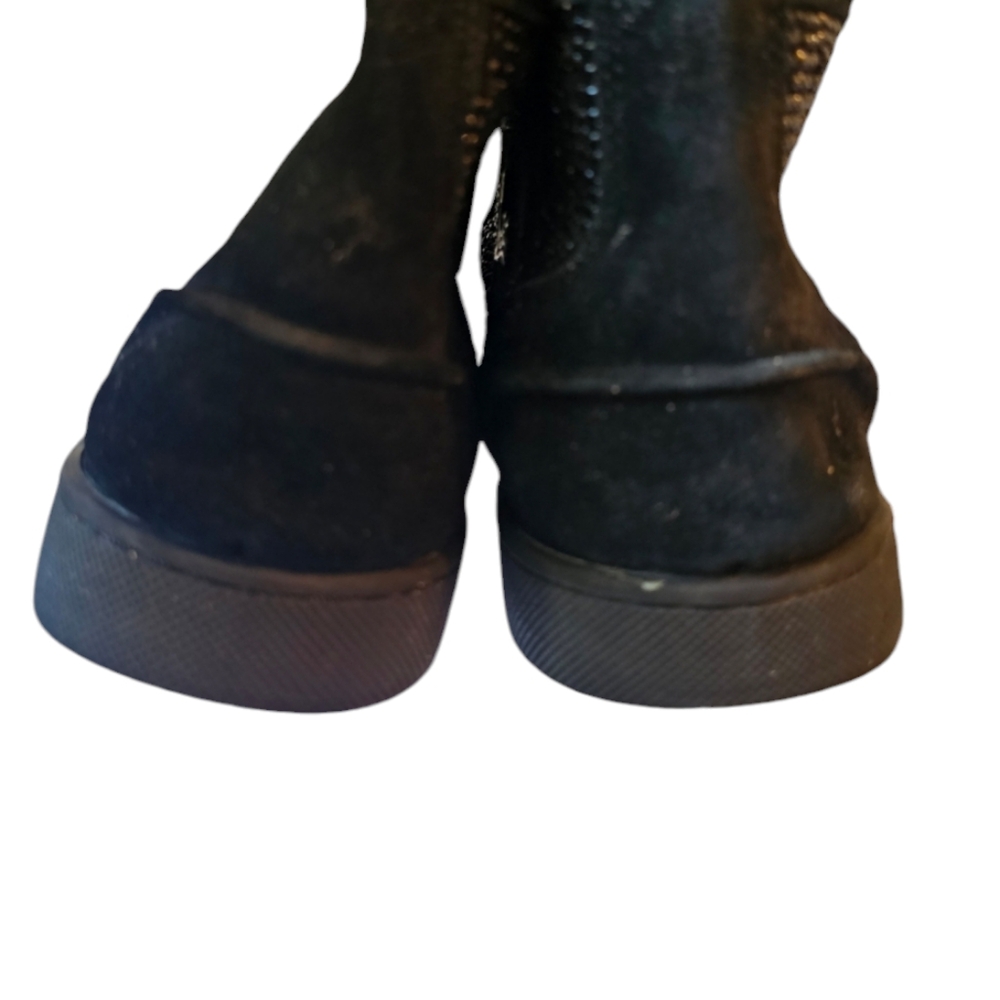 Christian Louboutin - Picture 6 of 9